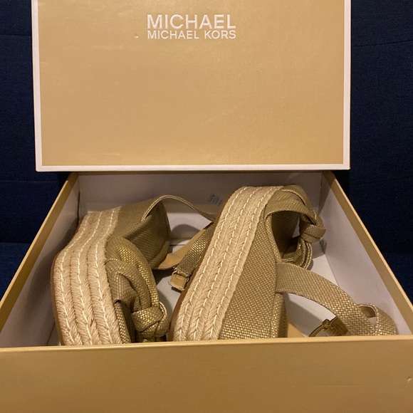 Wedge - Picture 5 of 7